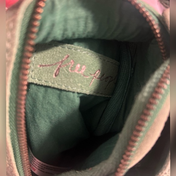Free People Hudson Sling Bag in
Green SOLD OUT - Picture 5 of 7